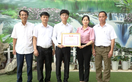 Tuyên Quang: Khen thưởng học sinh xuất sắc duy nhất đạt học bổng vào Trường Đại học Wesleyan