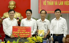 Huyện Thọ Xuân, Thanh Hóa tặng Quỹ khuyến học huyện Hiệp Đức 100 triệu đồng