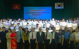 Nam Định: Trao 350 triệu đồng học bổng cho học sinh, sinh viên vượt khó hiếu học