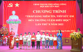 Thái Nguyên: Trao 80 triệu đồng học bổng cho học sinh nghèo vượt khó