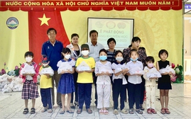 Đồng Tháp: Phát động Tháng khuyến học Tân Nghĩa và trao tặng quà cho học sinh nghèo