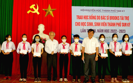 Quảng Nam: Trao 43 suất học bổng cho học sinh, sinh viên hoàn cảnh khó khăn, hiếu học