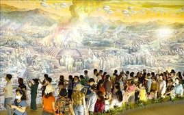 Hàng nghìn du khách xếp hàng chờ chiêm ngưỡng bức tranh Panorama Chiến dịch Điện Biên Phủ