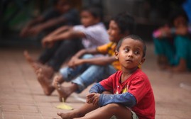 Bangladesh tăng gấp 3 lần số nhân viên xã hội để bảo vệ trẻ em