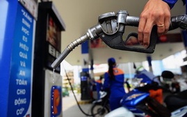 Giá xăng giảm 630 đồng/lít, giá dầu giảm gần 2.000 đồng/lít