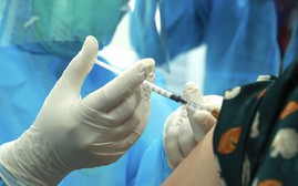 Khoảng 20% bệnh nhân nặng, nguy kịch chưa từng tiêm vaccine COVID-19