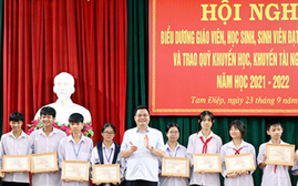 Ninh Bình: Trao thưởng Quỹ khuyến học, khuyến tài Ngô Thì Nhậm năm học 2021-2022