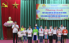 Thái Nguyên: Trao 144 triệu đồng học bổng cho học sinh nghèo vượt khó