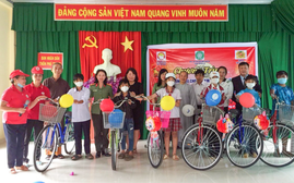 Lâm Đồng: Trao 630 phần quà cho học sinh hoàn cảnh khó khăn, gia đình chính sách