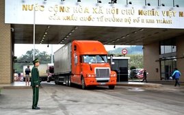 Mỗi ngày thông quan hơn 300 xe hàng qua Cửa khẩu quốc tế Lào Cai