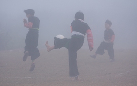 Đội bóng đá chân đất của người H'Mông