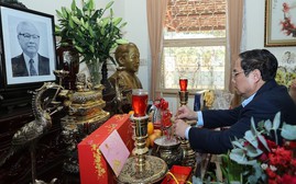 Thủ tướng Phạm Minh Chính dâng hương tưởng nhớ các cố Thủ tướng Chính phủ