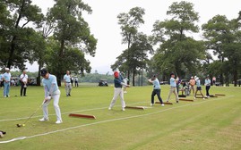 Giải golf "Vì trẻ em Việt Nam" lần thứ 16 trao 300 triệu đồng cho Quỹ Khuyến học