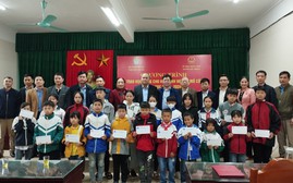Bắc Giang: Hơn nửa tỉ đồng học bổng tặng học sinh vượt khó, hiếu học