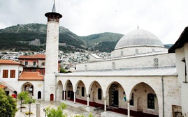 Nhà thờ Hồi giáo 1.400 năm tuổi trước và sau khi bị tàn phá bởi thảm họa động đất tại Thổ Nhĩ Kỳ