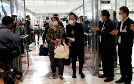 Trung Quốc khôi phục cấp thị thực cho người nước ngoài