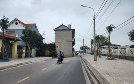 Quảng Ninh: Nhà án ngữ giữa đường, chính quyền lên phương án, dân không chấp thuận