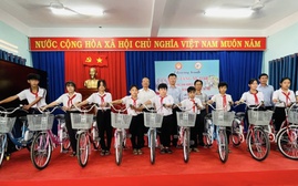 Hội Khuyến học tỉnh Lâm Đồng trao 100 xe đạp tặng học sinh vượt khó, hiếu học