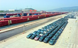 Những đoàn tàu khổng lồ chở hàng ngàn chiếc ô tô từ Trung Quốc đến Châu Âu