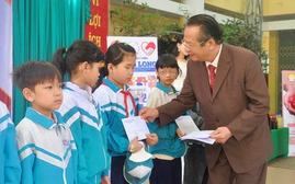 Gian hàng nhân ái - sáng kiến khuyến học độc đáo tại Lâm Đồng