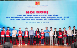 Trường Đại học Công nghiệp Hà Nội trao gần 400 triệu đồng học bổng tặng sinh viên vượt khó, học tốt