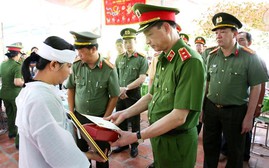 Thăng cấp hàm Trung tá đối với Cảnh sát giao thông hy sinh trong vụ tai nạn giao thông ở Long An