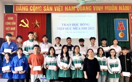 Sơn La: Trao 320 suất học bổng "Tiếp sức mùa thi" học sinh lớp 12 hoàn cảnh khó khăn