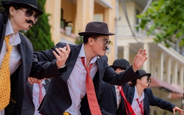 Hải Phòng: Giáo viên trong lễ bế giảng với điệu nhảy thịnh hành trên TikTok gây sốt trên mạng xã hội