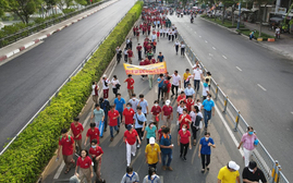 Thành phố Hồ Chí Minh: Đi bộ gây quỹ khuyến học gần 1 tỉ đồng