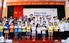 Bắc Ninh: Trao 200 triệu đồng học bổng Samsung Display 2023 tặng học sinh hoàn cảnh khó khăn