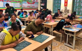 Những lớp học xóa tái mù chữ người lớn đặc biệt ở vùng cao Lai Châu