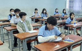 Thành phố Hồ Chí Minh: 8 thí sinh gãy tay, cần viết hộ bài thi vào lớp 10
