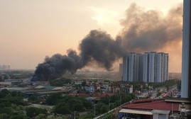 Hà Nội: Cháy lớn tại gara ô tô trên địa bàn Nam Từ Liêm