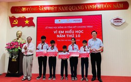 840 triệu đồng học bổng "Vì em hiếu học" tặng học sinh hoàn cảnh khó khăn tại tỉnh Thừa Thiên Huế