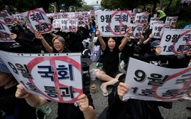 Sau làn sóng biểu tình, Hàn Quốc thông qua luật bảo vệ quyền lợi cho giáo viên