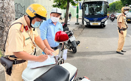 Giấy tờ bắt buộc phải có của người điều khiển xe máy khi Cảnh sát giao thông kiểm tra