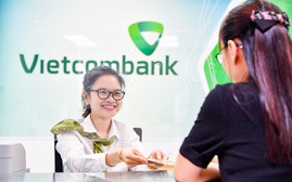 Vietcombank tặng 200 triệu đồng học bổng cho sinh viên Đại học Kinh tế quốc dân