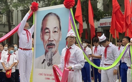 Chủ tịch Hồ Chí Minh đã nhấn mạnh giáo dục phát triển năng lực học sinh như thế nào?