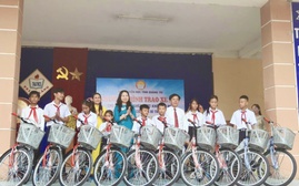 Hội Khuyến học tỉnh Quảng Trị trao 20 xe đạp tặng học sinh đặc biệt hoàn cảnh khó khăn