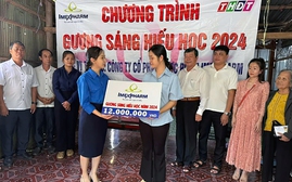 Đồng Tháp trao học bổng "Gương sáng hiếu học" cho em Trần Thị Kiều My