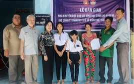 Hội Khuyến học tỉnh Sóc Trăng trao 2 căn nhà khuyến học cho gia đình 2 học sinh nghèo hiếu học