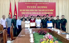 Hội Khuyến học tỉnh Sơn La khen thưởng học sinh trong chương trình "Nâng bước em tới trường"