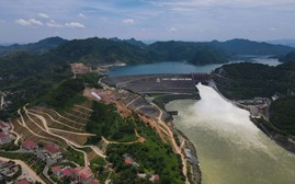 Trưa 1/10, đóng 1 cửa xả đáy hồ thủy điện Hòa Bình