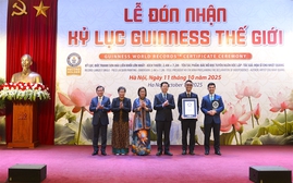 Bức tranh sơn mài "Bác Hồ đọc Tuyên ngôn Độc lập" được công nhận Kỷ lục Guinness Thế giới