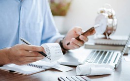 Giá cả tăng cao: Lương hưu liệu có đủ sống?