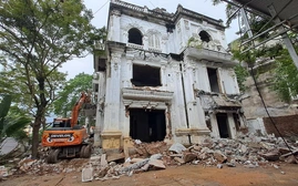 Phá dỡ siêu biệt thự bỏ hoang 10 năm trên vị trí "đất vàng" ở Lào Cai