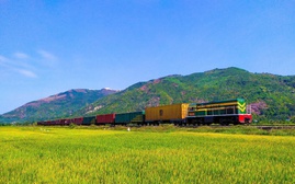 Những chuyến tàu nhân ái của Đường sắt Việt Nam hướng về miền Trung