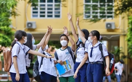 Đồng phục học đường: "Hoa hồng" bay thẳng vào phòng hiệu trưởng?