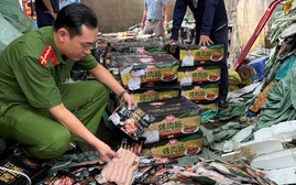 Hồi chuông cảnh báo từ vụ phát hiện 1,7 tấn xúc xích không rõ nguồn gốc ở Hà Nội