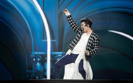 Dimash Kudaibergen: Tại sao cả thế giới “phát cuồng” trước một giọng hát?